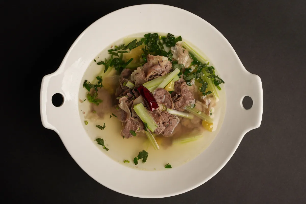 Carne de vaca fria com molho leve