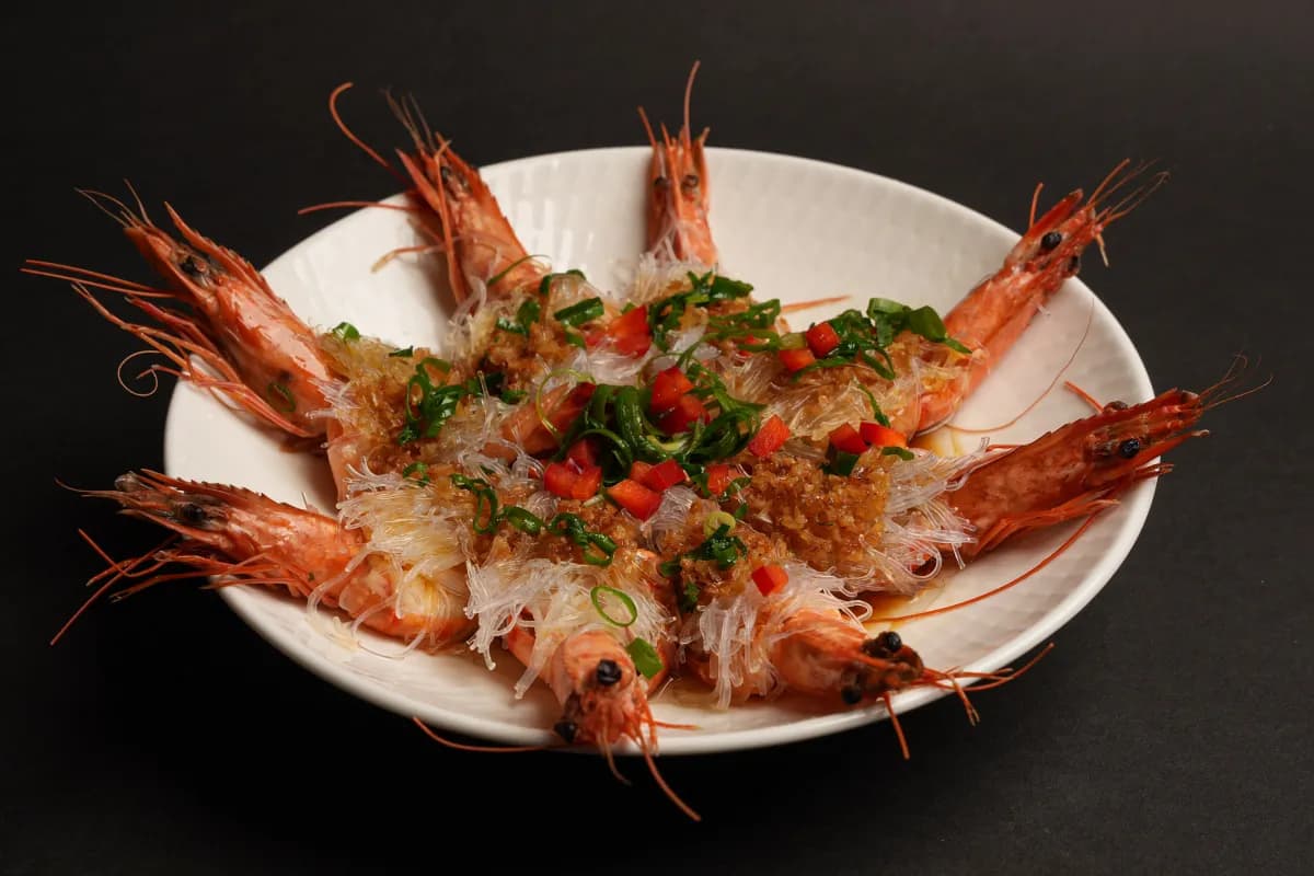 Camarão com alho e massa de arroz
