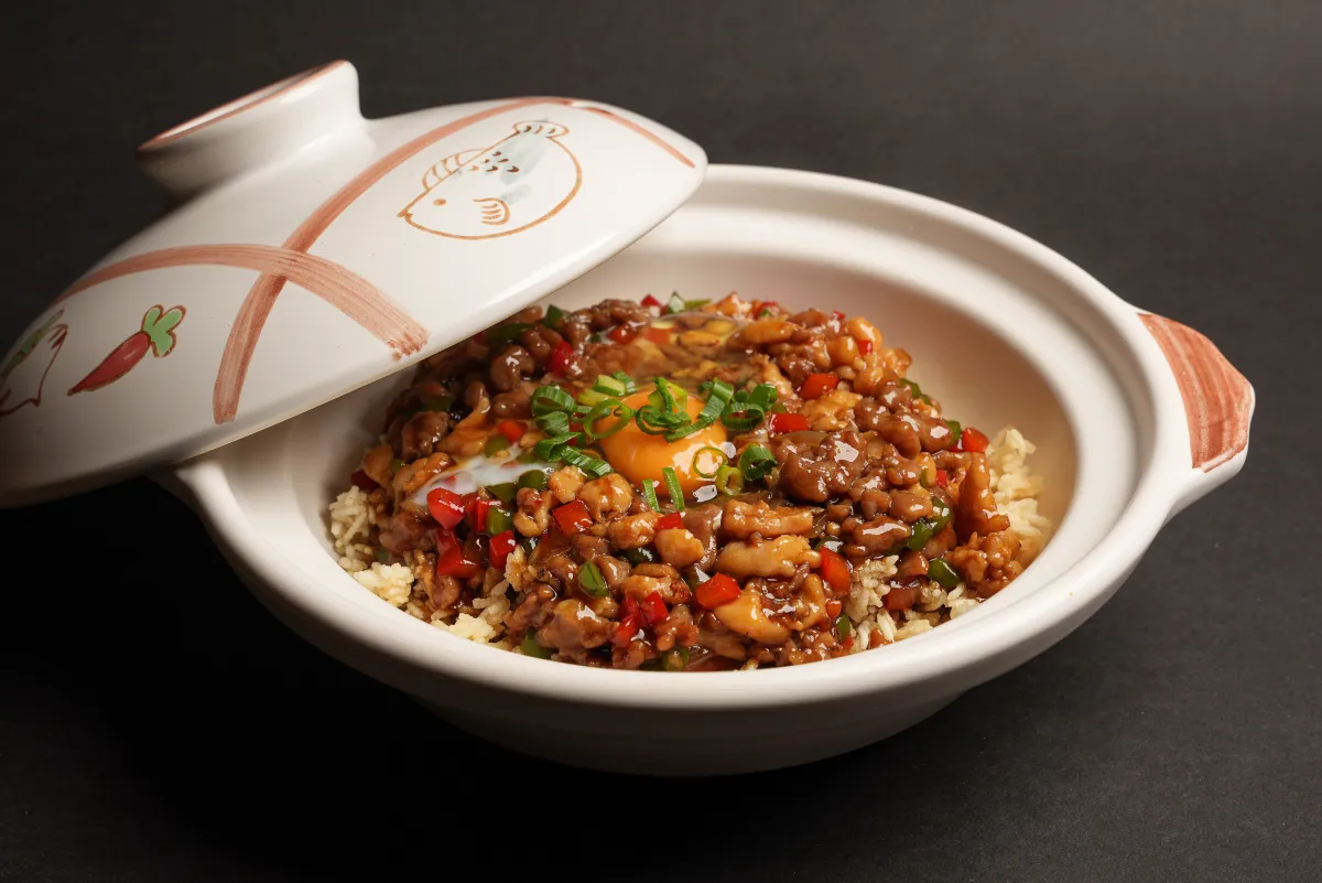 Arroz crocante com frango e vaca